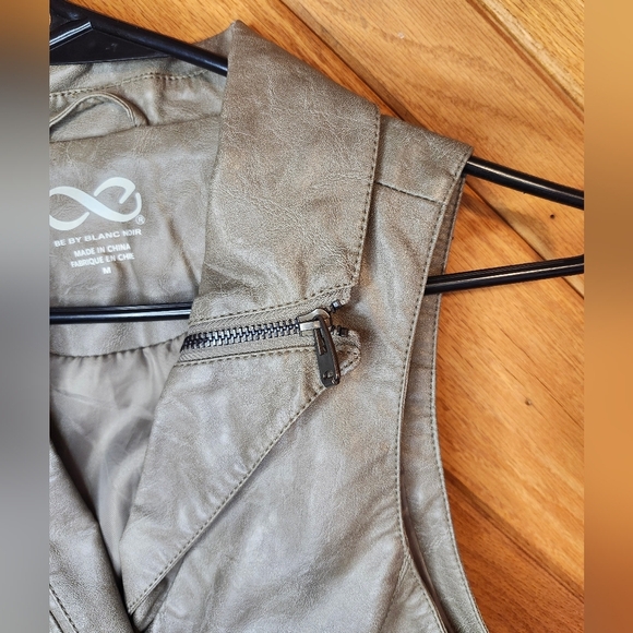 Be By Blanc Noir medium faux leather light gray vest - Picture 3 of 14